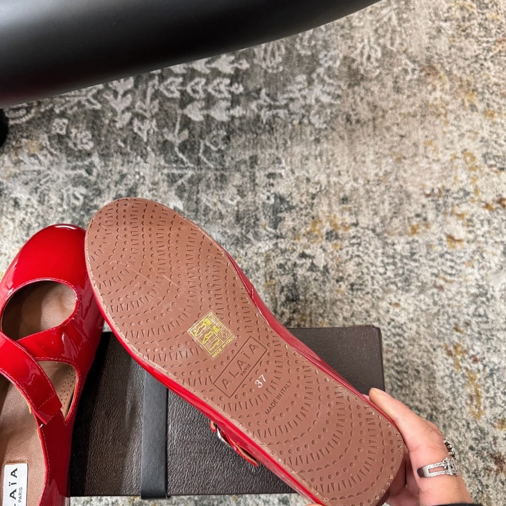 ALAÏA Red Patent Mary Jane Flats - Picture 6 of 9
